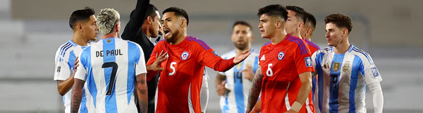 Chile y Argentina se enfrentan por la fecha 15 de las Eliminatorias Sudamericanas.